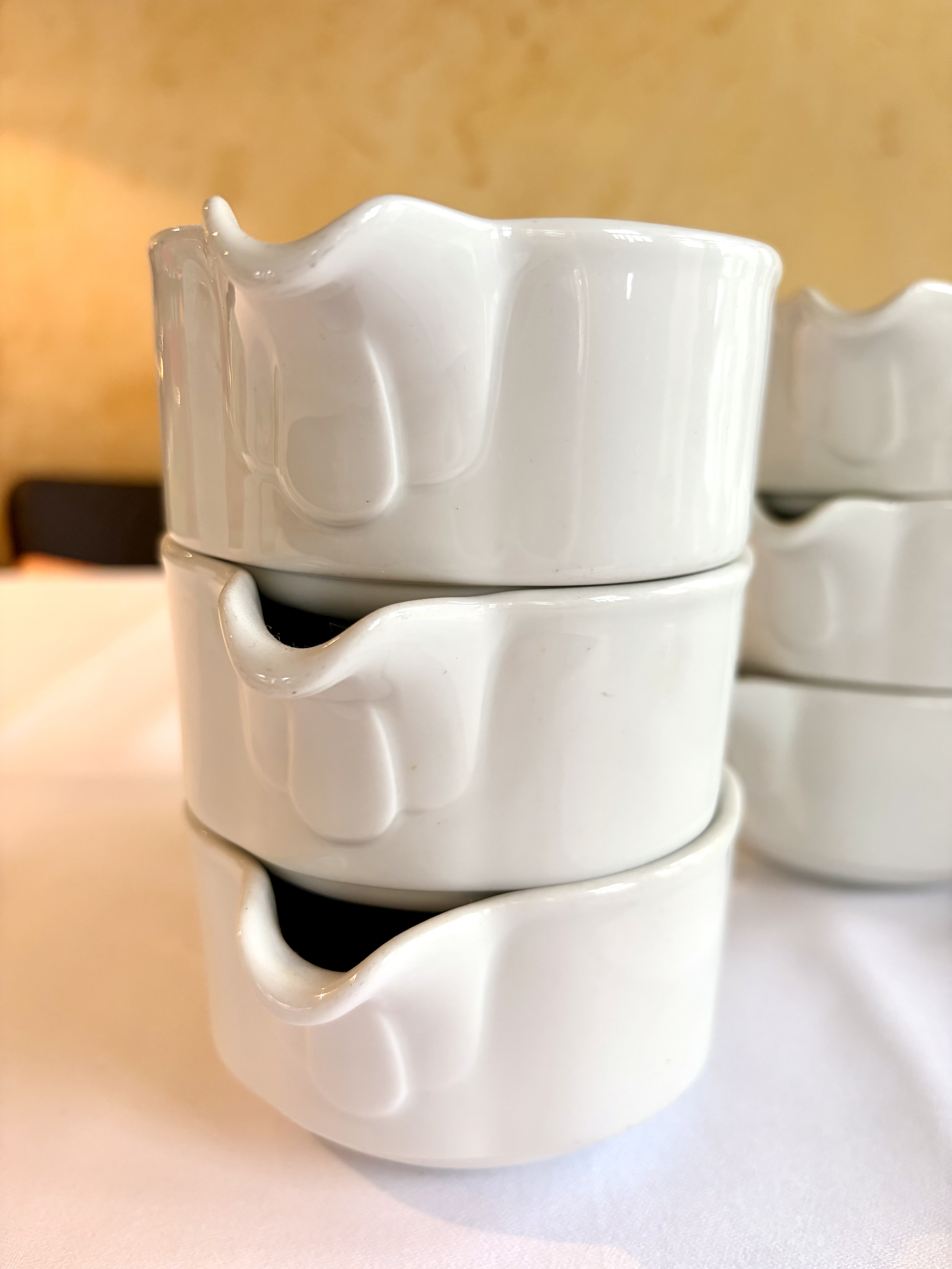 6x Porzellan Sauciere / Saucenkännchen weiß – stapelbar – Gastro / Hotel 1