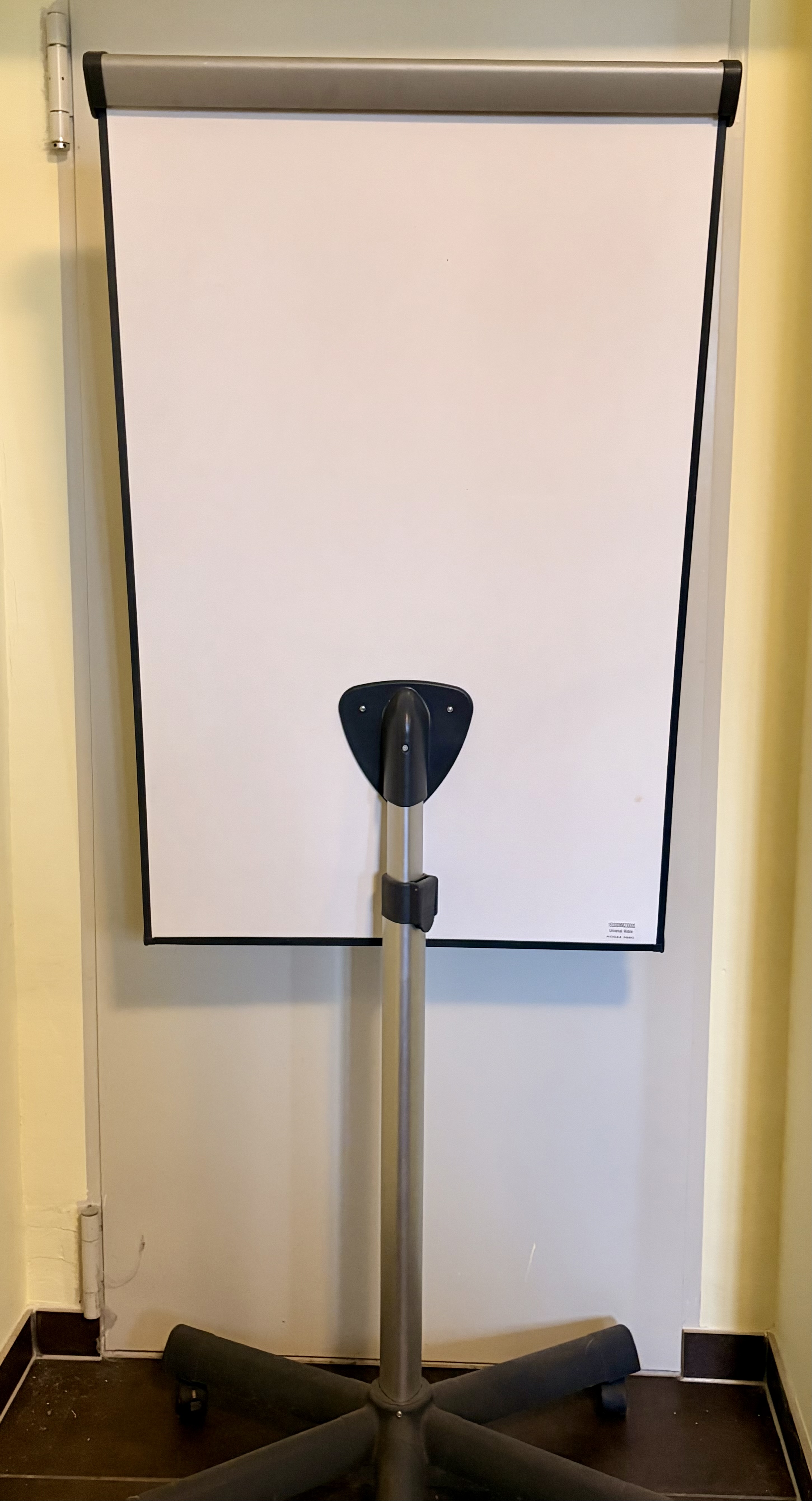 Mobiles Flipchart mit Rollen – höhenverstellbar 1